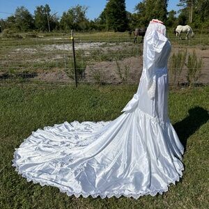 VINTAGE 1980s Alfred Angelo White Satin Long Sleeve Wedding Dress w/ Train - 10